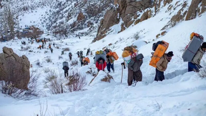 ثبت ۱۰۰ میلیون دلار واردات کولبری در گمرکات آذربایجان‌غربی