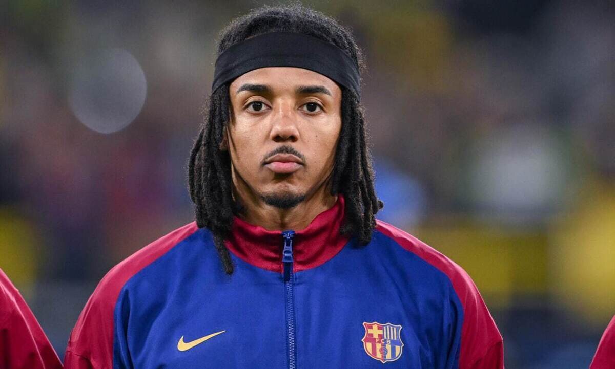 مدافع بارسلونا در آستانه محرومیت