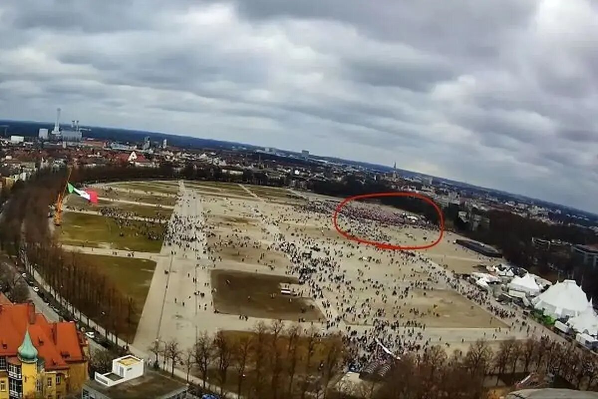 خانم مثلا باحجابی که در تظاهرات پهلوی حاضر بوده احتمالا اصول دین خود را پیش یاسمین پهلوی یا شاهزاده پهلوی آموزش دیده! + فیلم