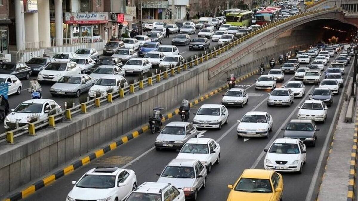 ترافیک پرحجم و سنگین در اکثر معابر و بزرگراه‌های پایتخت