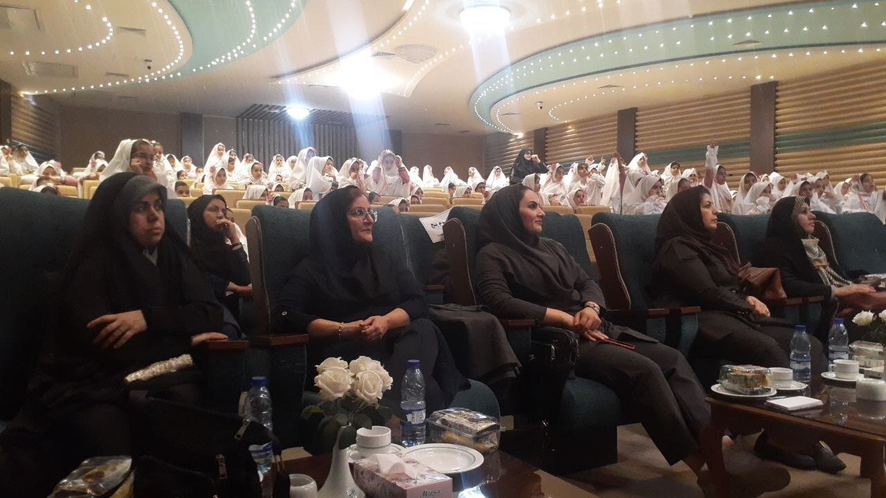 مراسم جشن تکلیف دختران پایه سوم دختران شیرازی در ماه مبارک رمضان + فیلم و عکس