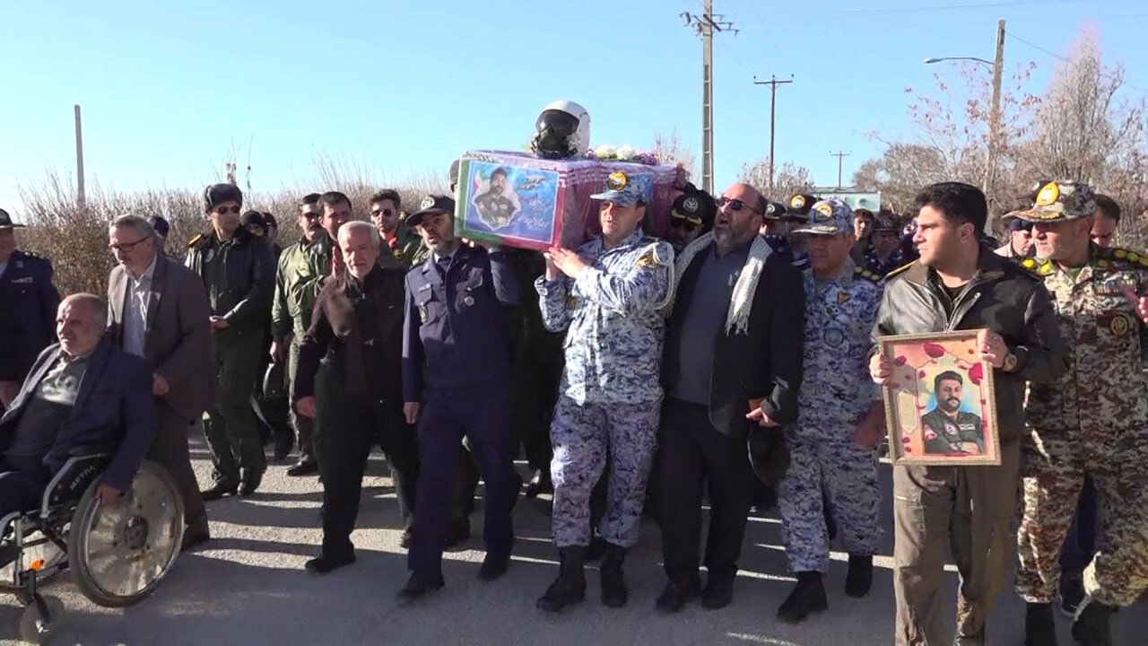 تشییع پیکر مهدی فیروزمند از خلبانان پایگاه هوایی شهید نوژه + عکس