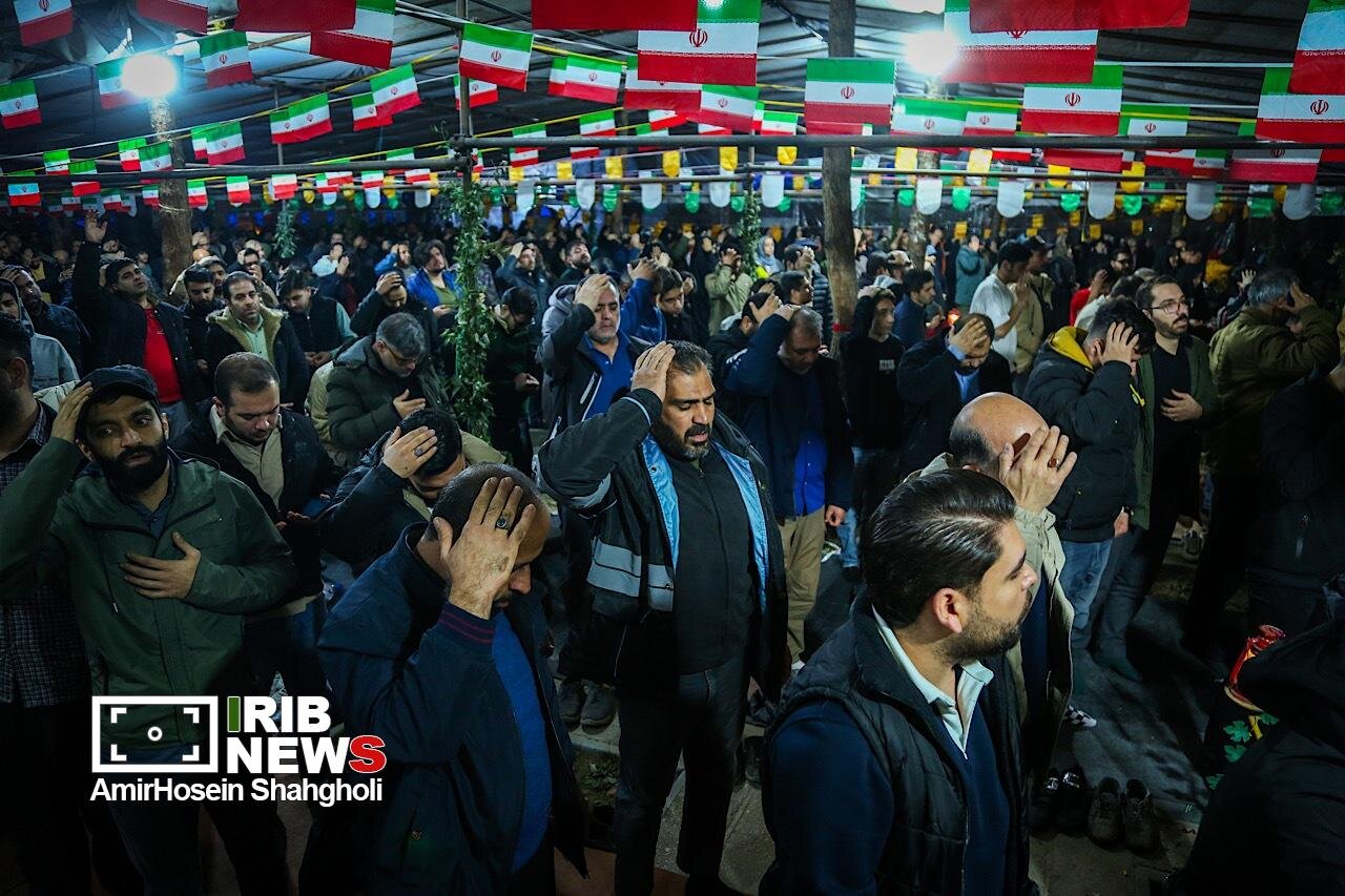 مراسم مناجات خوانی شب‌های ماه مبارک رمضان در بهشت زهرا تهران