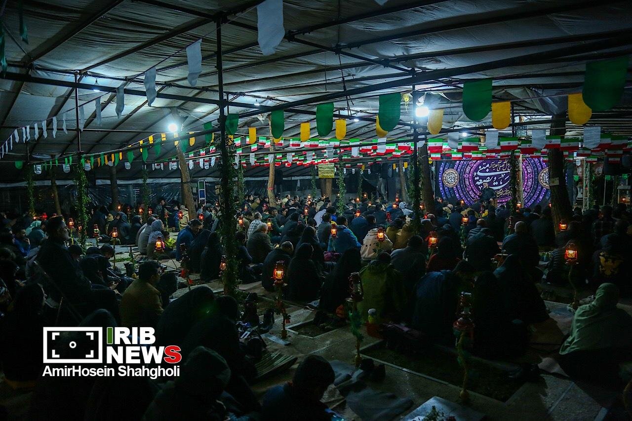 مراسم مناجات خوانی شب‌های ماه مبارک رمضان در بهشت زهرا تهران