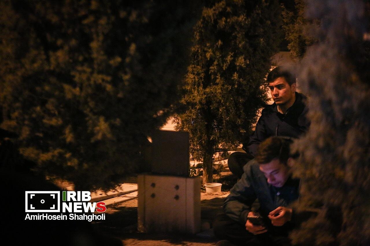 مراسم مناجات خوانی شب‌های ماه مبارک رمضان در بهشت زهرا تهران