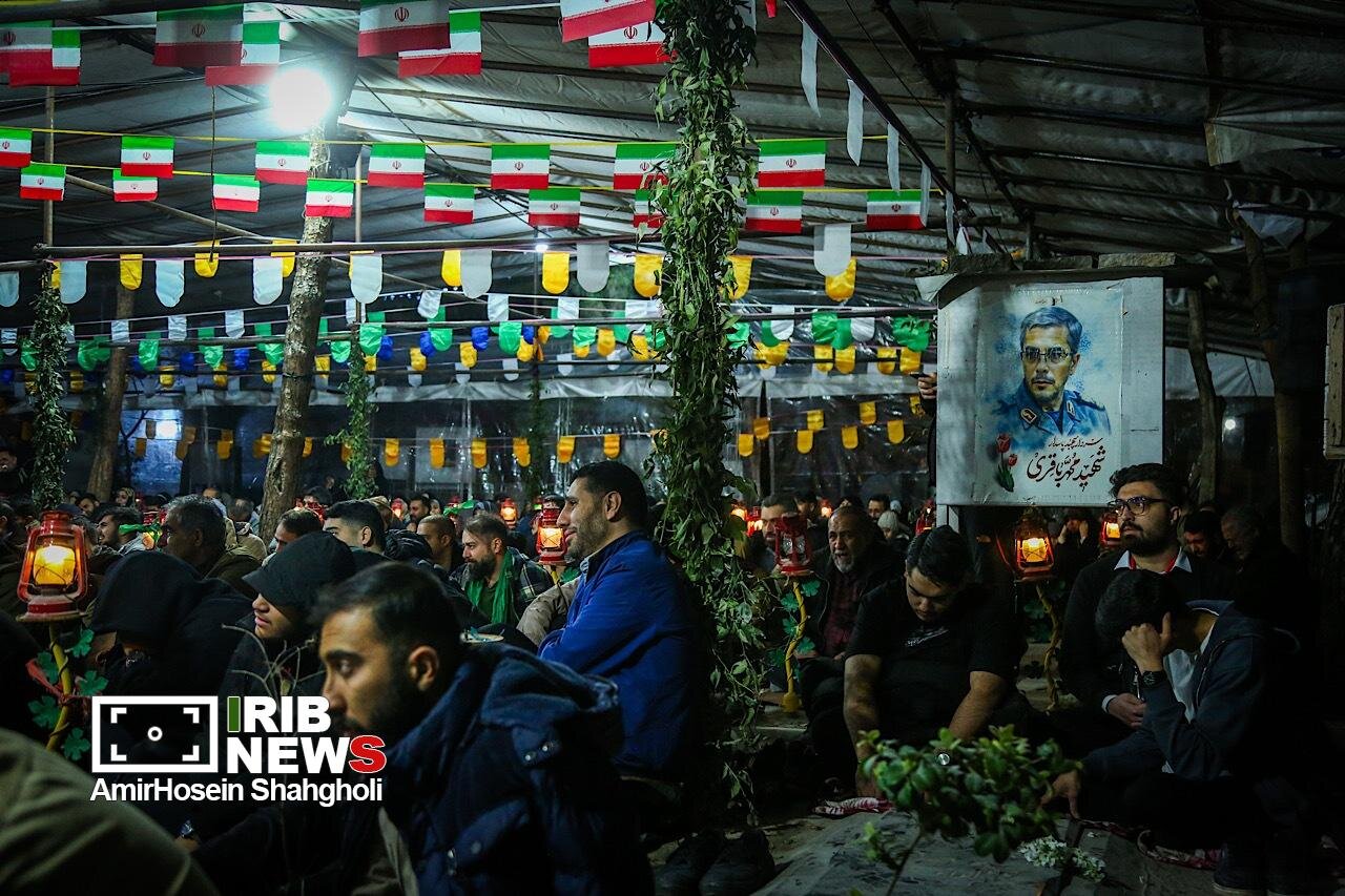 مراسم مناجات خوانی شب‌های ماه مبارک رمضان در بهشت زهرا تهران