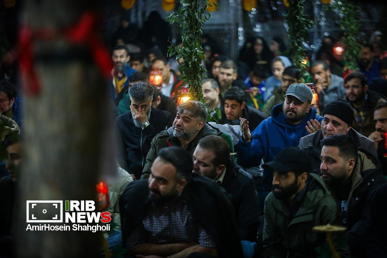 مراسم مناجات خوانی شب‌های ماه مبارک رمضان در بهشت زهرا تهران