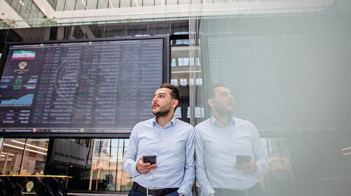 پیشبینی بورسِ فردا «دوشنبه»؛ خروج سرمایه از بازار سهام ادامه مییابد؟