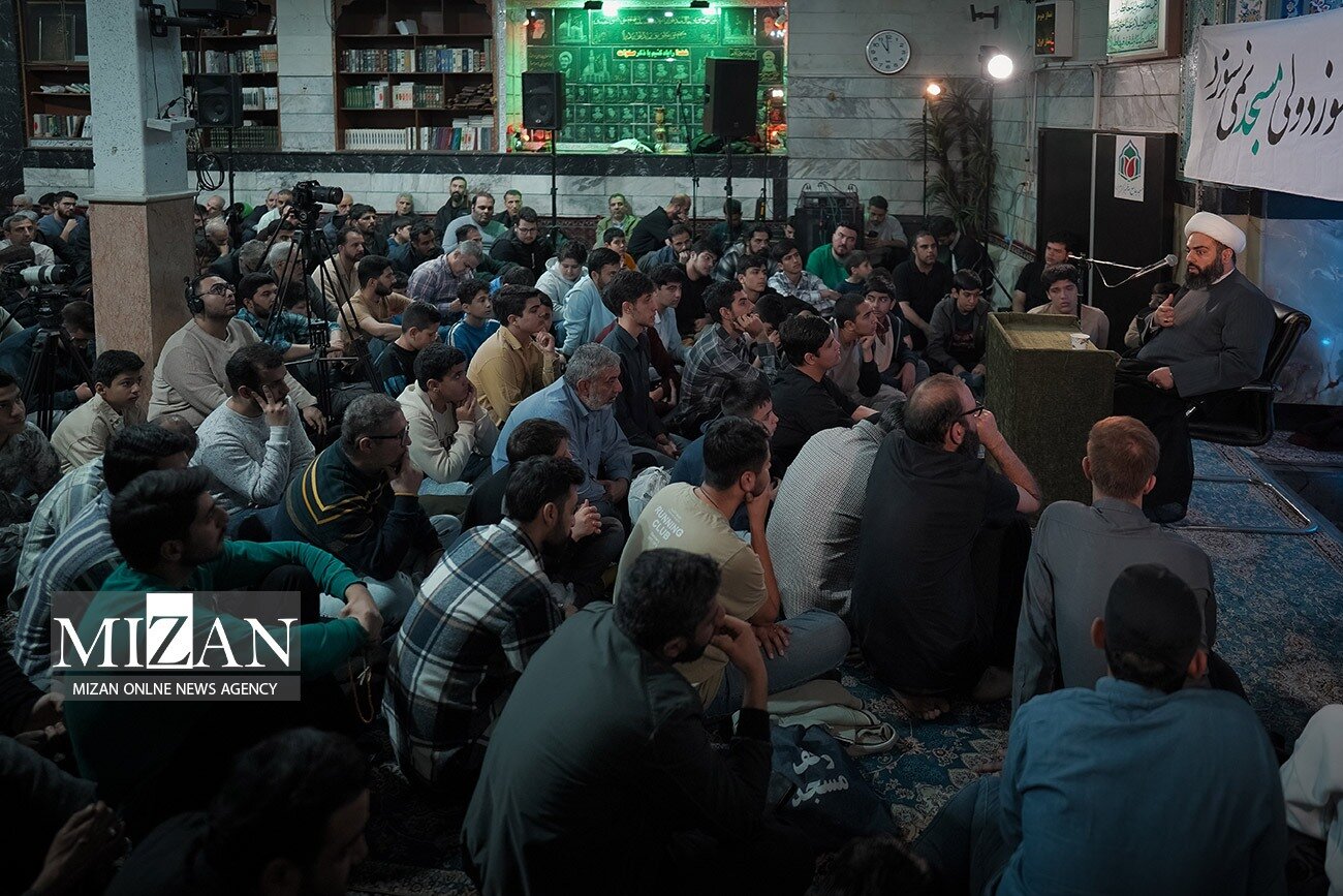 مناجات‌خوانی در مساجد آسیب‌دیده در اغتشاشات