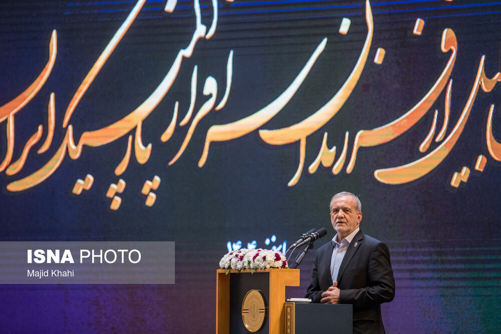 عکس/ آیین تجلیل از مدال‌آوران پارالمپیک با حضور رئیس جمهور