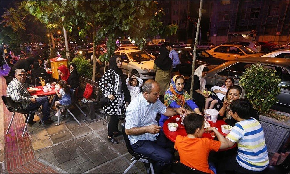 رمضانگردی در پایتخت؛ زیارت، سیاحت و افطار کردن
