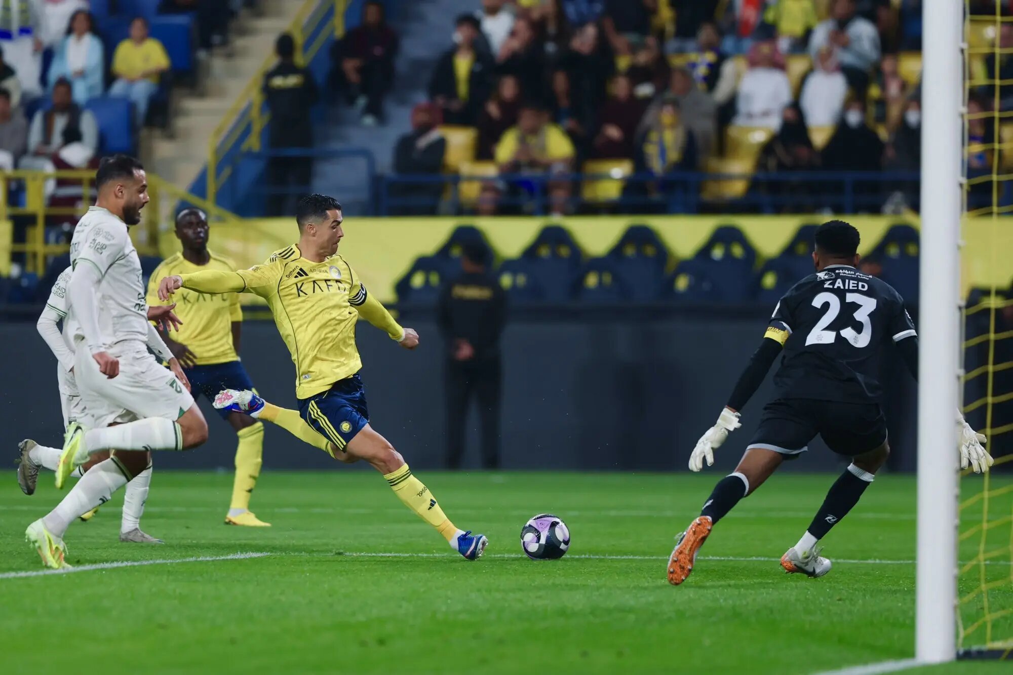 ماشین گلزنی متوقف نمی‌شود، 501 گل پس از 30 سالگی