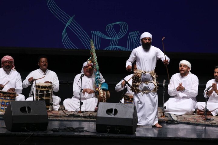 برگزاری کنسرت، عادیسازی نیست/ هنرمند با ساز و آوازش انتقاد کند