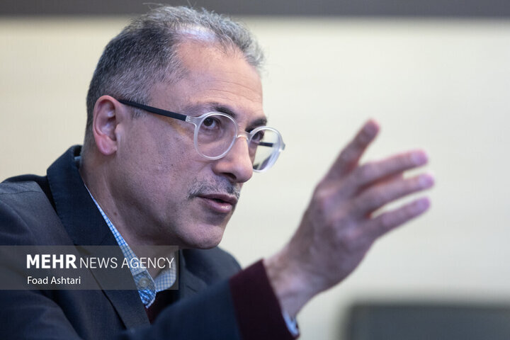 برگزاری کنسرت، عادیسازی نیست/ هنرمند با ساز و آوازش انتقاد کند