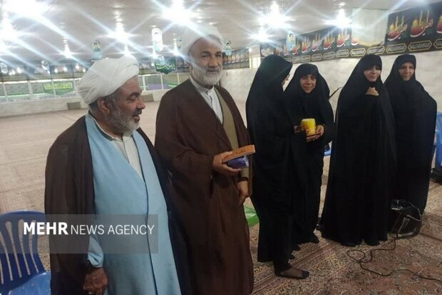 امام جمعه دشتستان: بانوان در گسترش  تربیت دینی فرزندان نقش مؤثری دارند