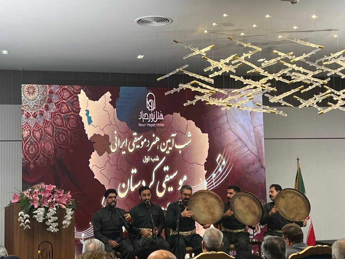 اولین «شب آیین، هنر و موسیقی ایرانی» در تهران برگزار شد/ ذکرخوانی کردها در قلب پایتخت