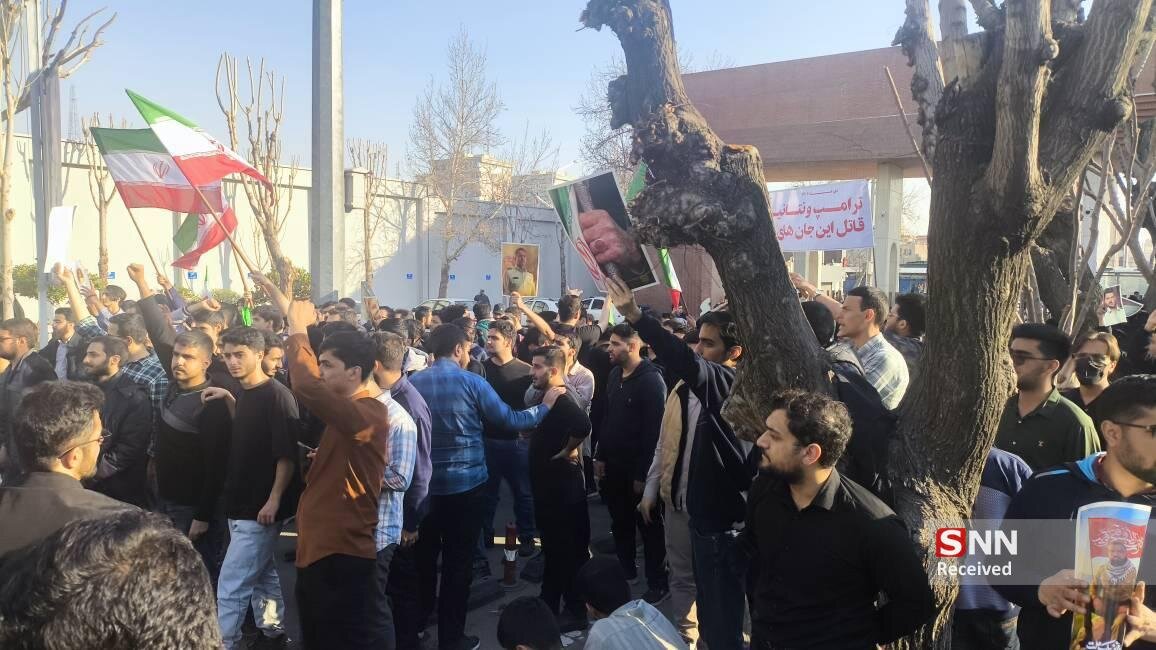 روایتی از تجمع سوم اسفند شریفیها/ «دانشگاه جای تو نیست»