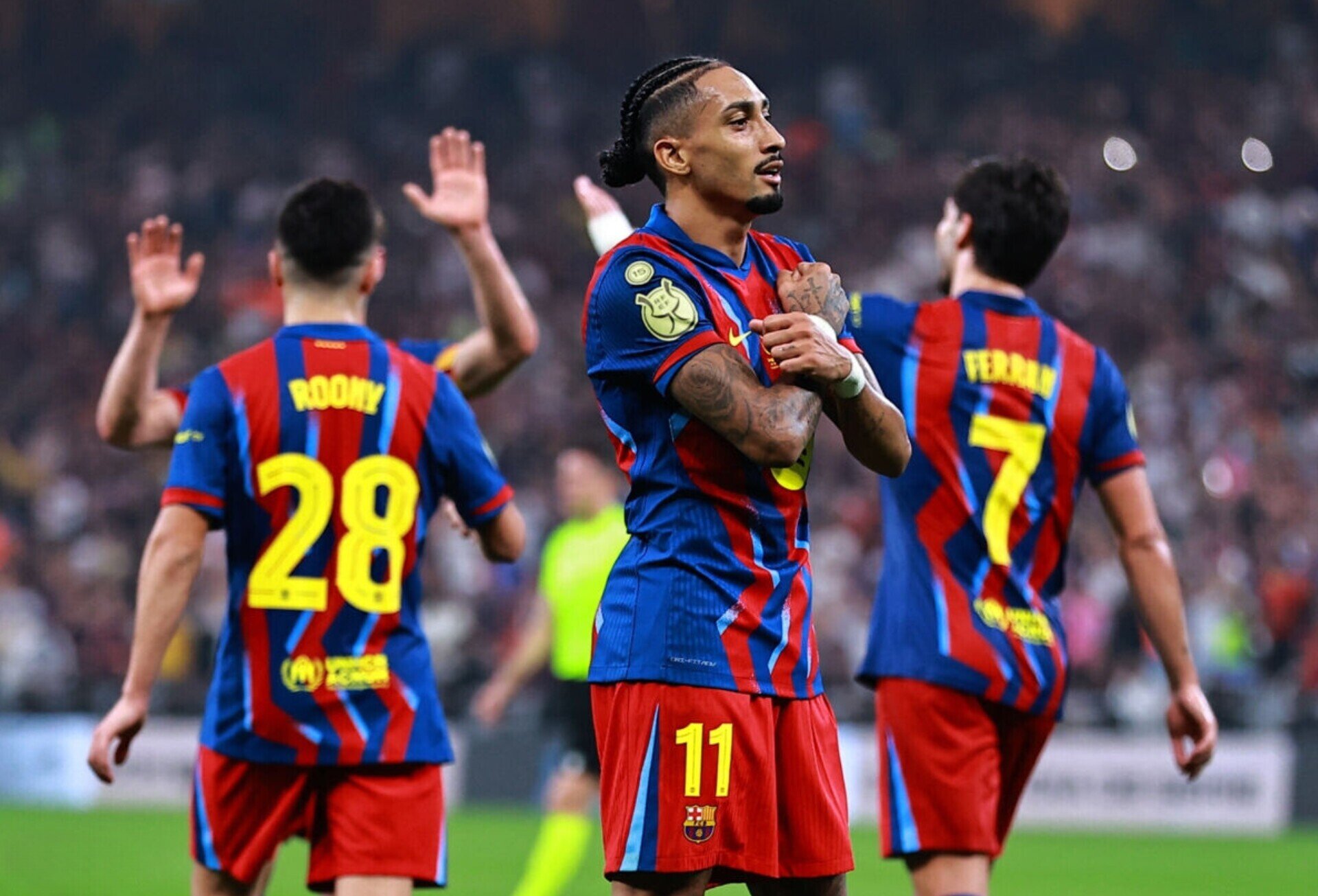 برنامه دیدار‌های فوتبال امروز / از تلاش استقلال و تراکتور برای تصاحب صدر تا دربی لندن