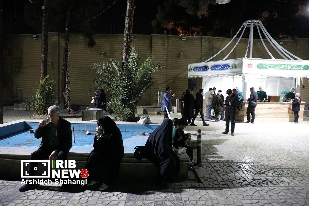 افطاری ساده در مسجد شهید بهشتی