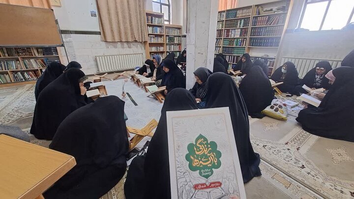 محفل «زندگی با آیهها» در کامیاران برپا شد