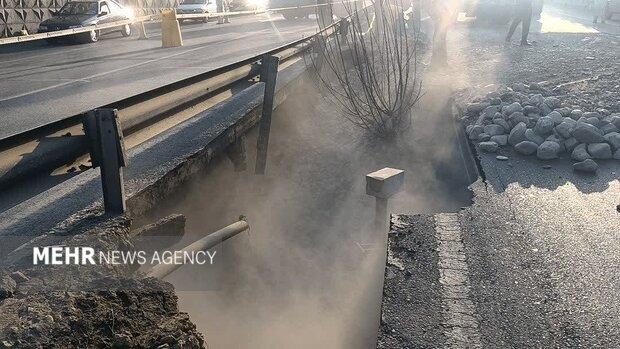 فرونشست زمین در زیرگذر کاشانی اسلامشهر