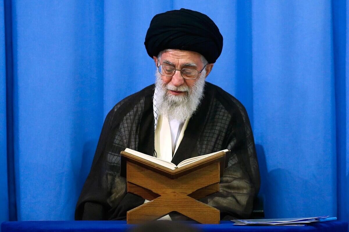 اشاره حضرت آیتالله خامنهای به ستایش الهی نسبت به مجاهدت متحد در راه خدا + فیلم