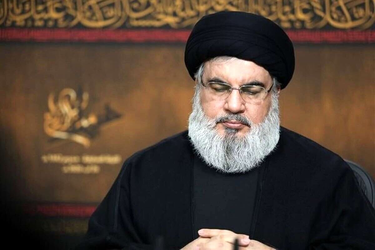 محل دفن پیکر مطهر سیدالشهدای جبهه مقاومت متبرک به پرچم حرم مطهر حضرت رضا علیه‌السلام + عکس