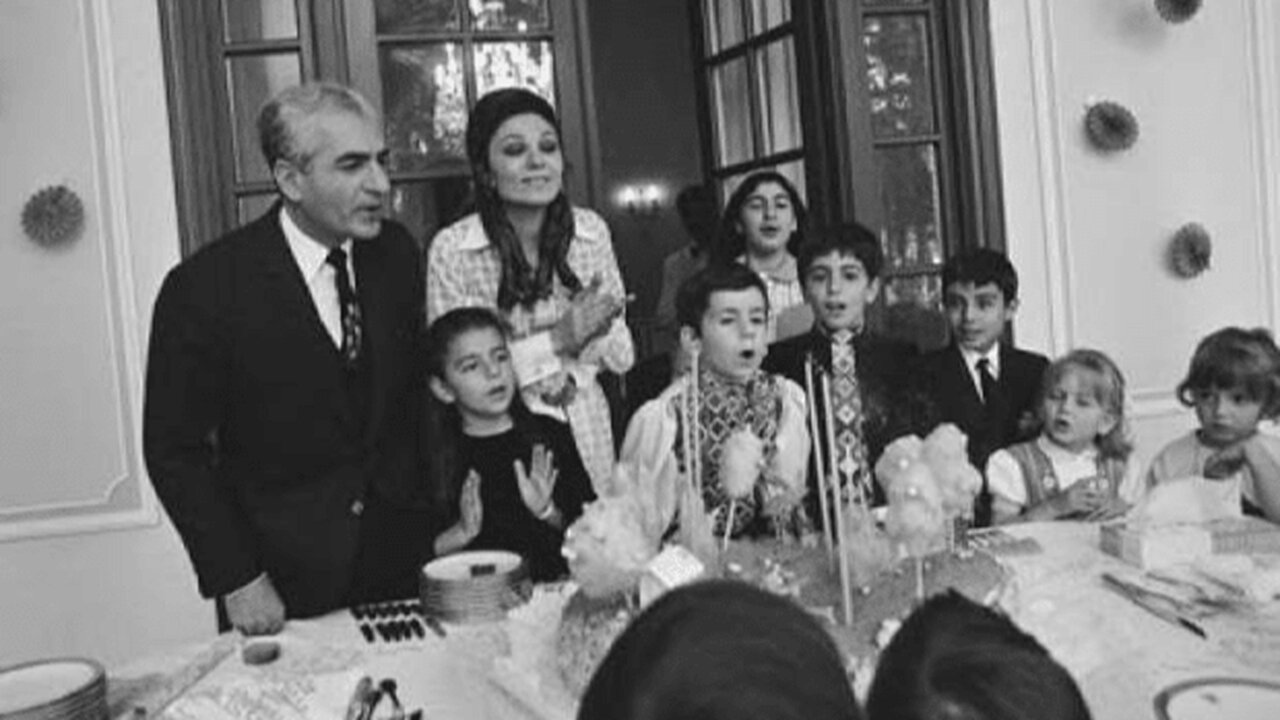 ماسکِ مذهبی بر چهره دیکتاتور؛ وقتی «پهلوی» روزه‌دار می‌شد