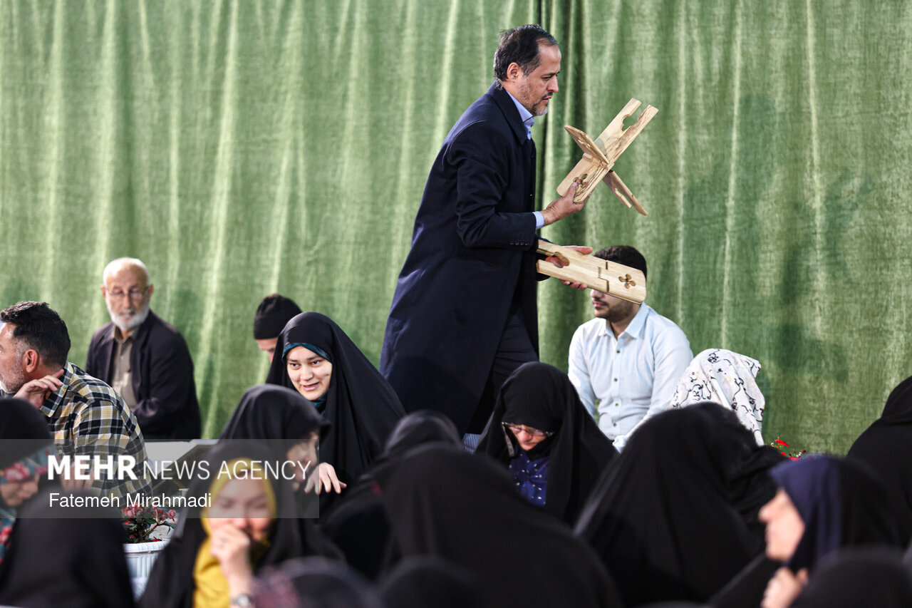 جزء خوانی قرآن کریم در حرم مطهر حضرت عبدالعظیم حسنی(ع)