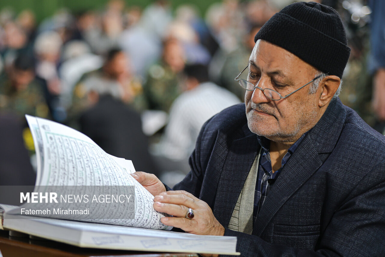 جزء خوانی قرآن کریم در حرم مطهر حضرت عبدالعظیم حسنی(ع)
