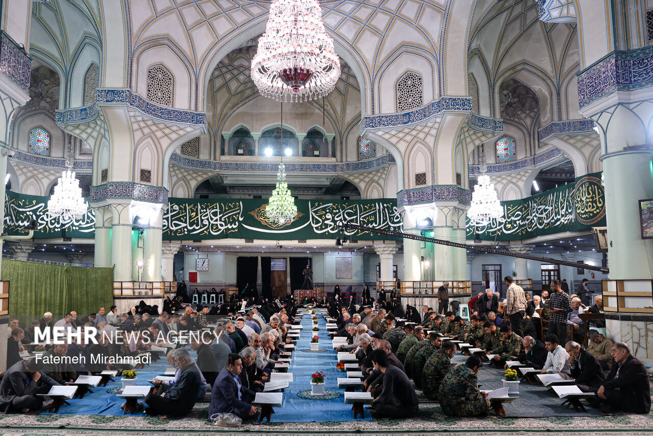 جزء خوانی قرآن کریم در حرم مطهر حضرت عبدالعظیم حسنی(ع)