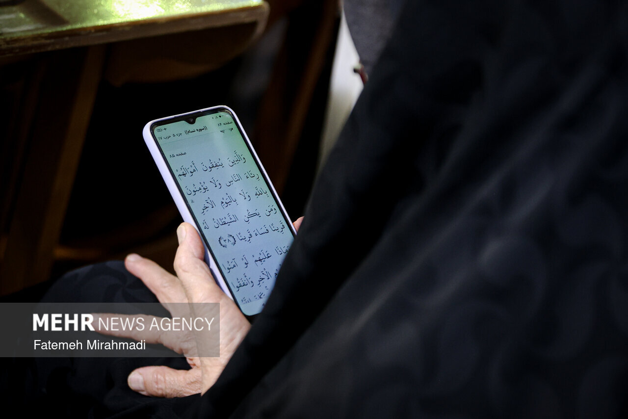 جزء خوانی قرآن کریم در حرم مطهر حضرت عبدالعظیم حسنی(ع)