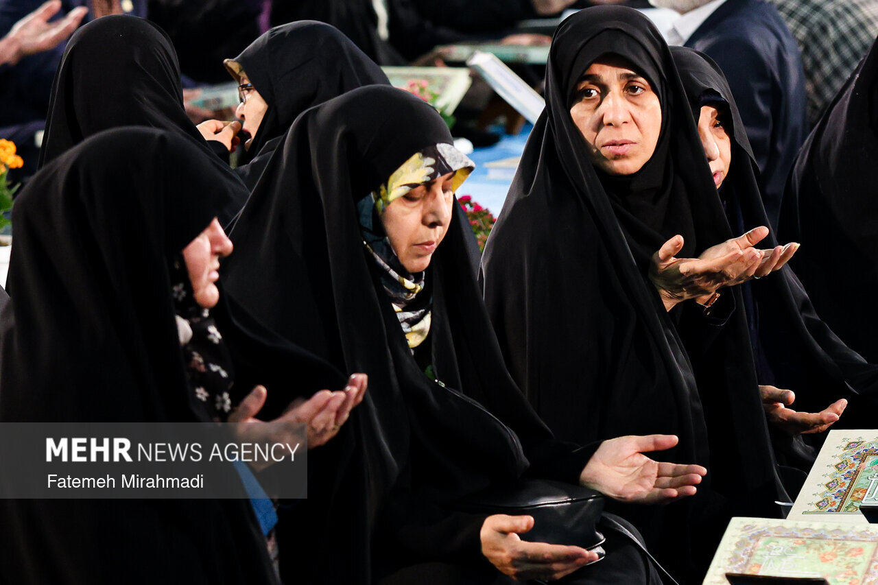 جزء خوانی قرآن کریم در حرم مطهر حضرت عبدالعظیم حسنی(ع)