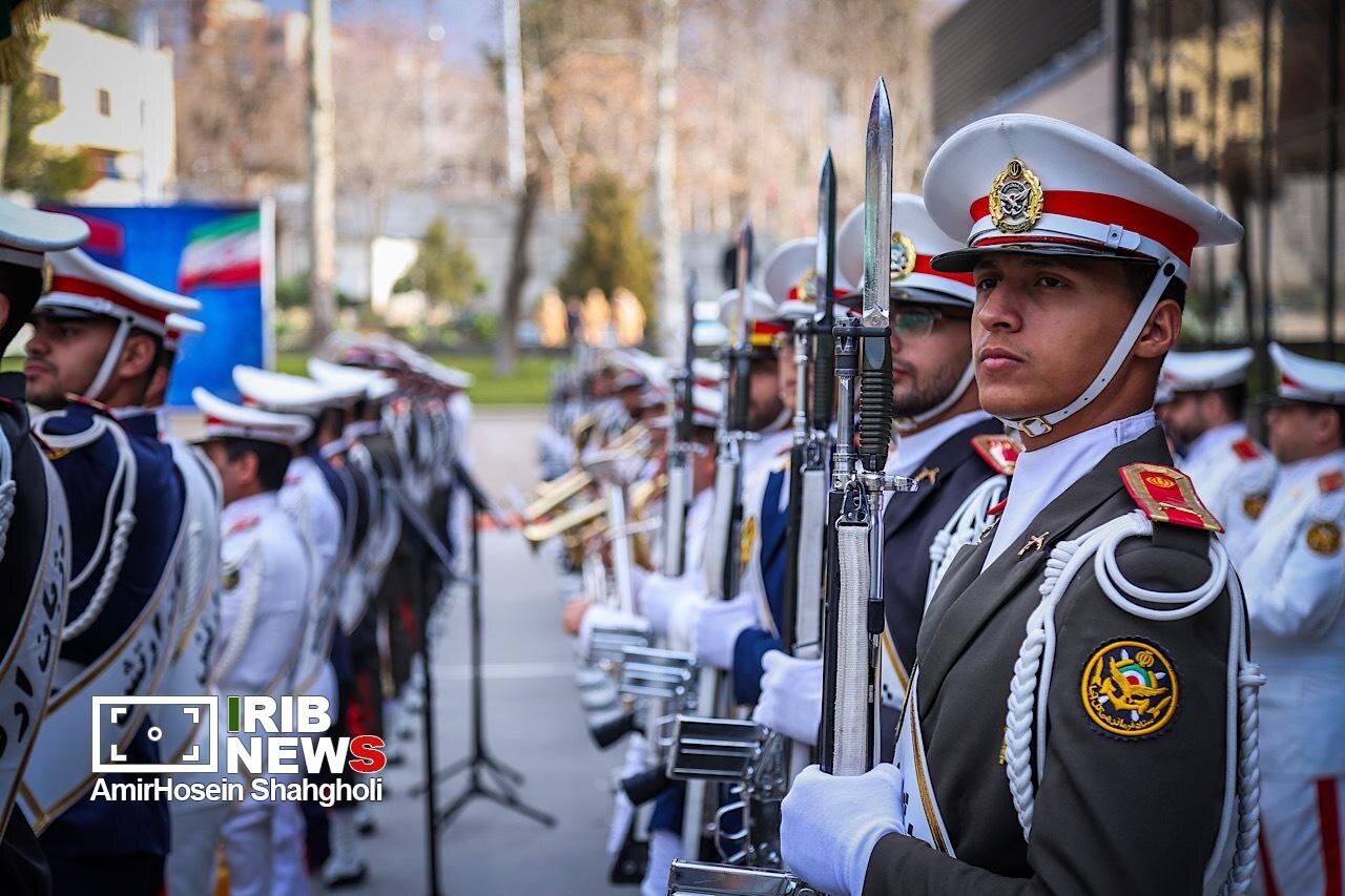 دیدار وزیر دفاع ارمنستان با وزیر دفاع ایران
