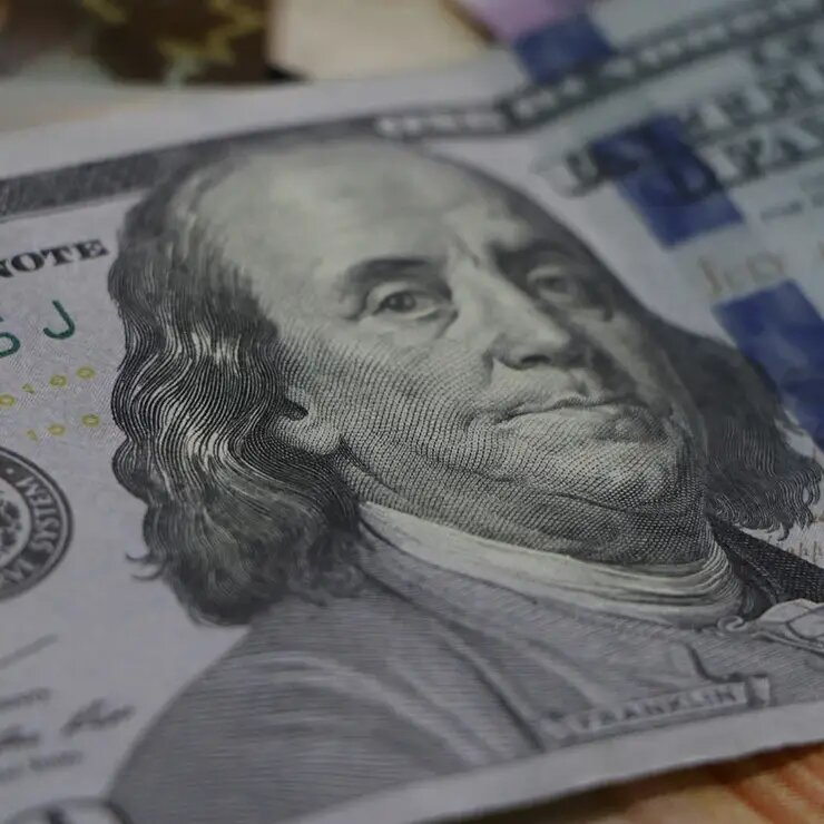 پیش‌بینی قیمت دلارِ فردا «چهارشنبه»؛ ارز در انتظار سیگنال‌های سیاسی فریز شد
