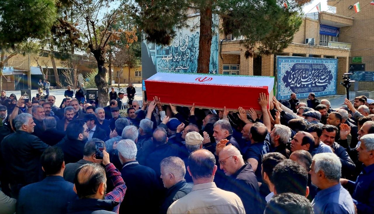 عکس/ تشییع پیکر مادر شهید حاج احمد متوسلیان در گلزار شهدای تهران