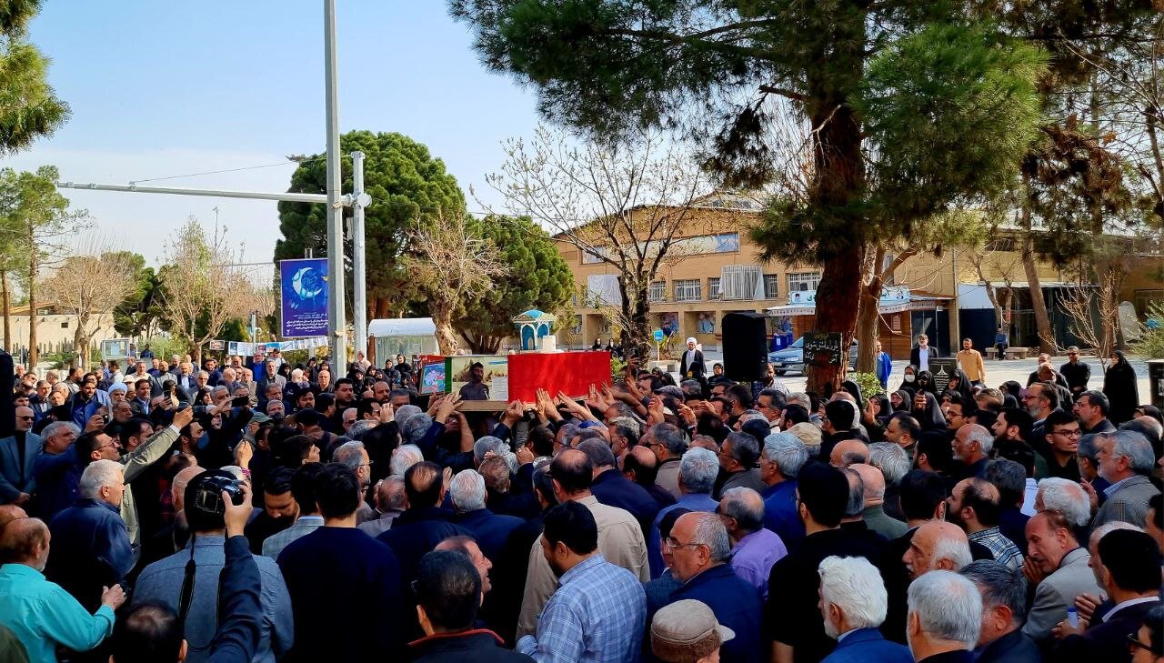 عکس/ تشییع پیکر مادر شهید حاج احمد متوسلیان در گلزار شهدای تهران