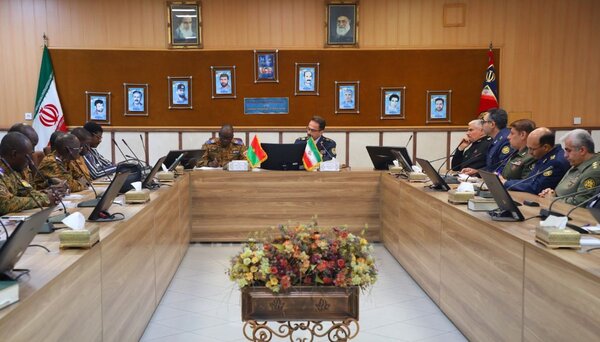 دیدار وزیر جنگ بورکینافاسو با فرمانده دافوس ارتش