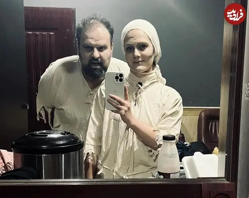 عکس دونفره بانوی سوجان در پشت صحنه یک نمایش