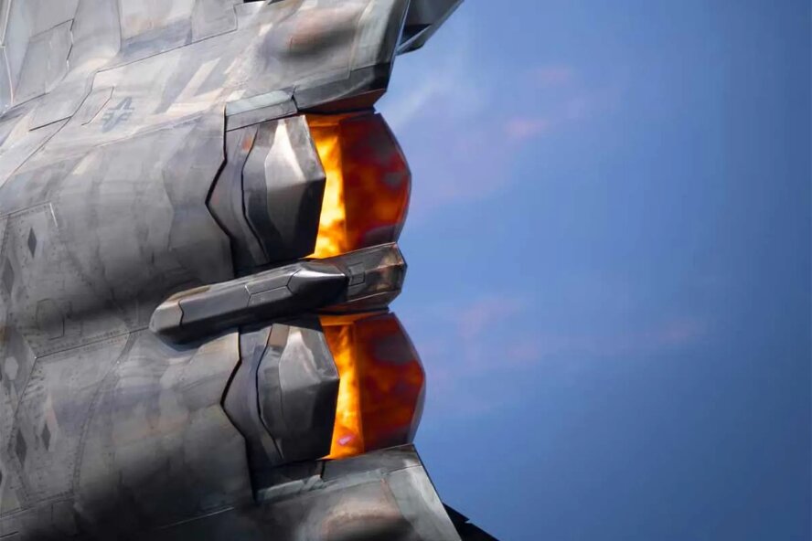 مصرف سوخت جنگنده F-22 رپتور چقدر است؟