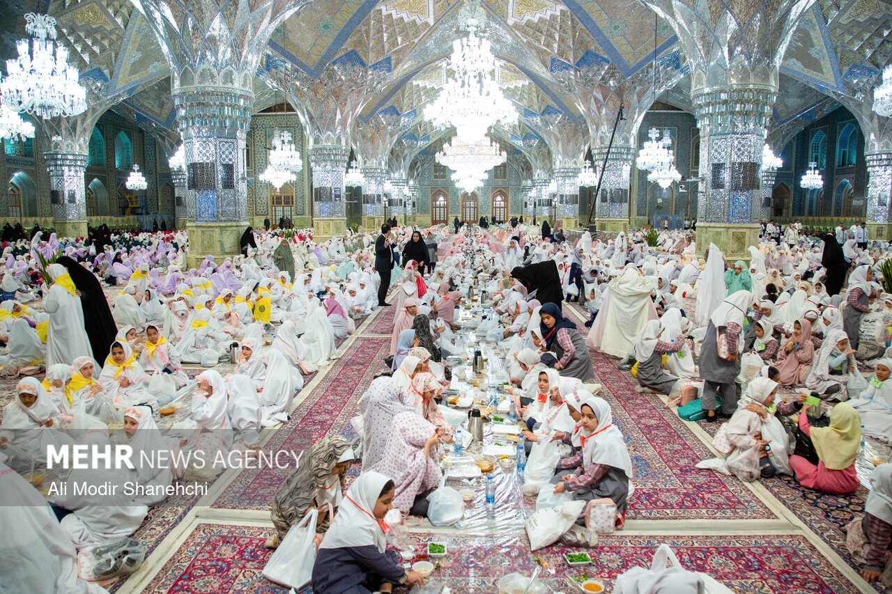 جشن تکلیف ۴ هزار دختر روزه‌اولی در حرم رضوی