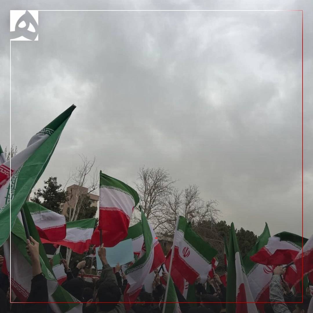 راهپیمایی دانشجویان شهید بهشتی در اعتراض به اهانت به پرچم ایران