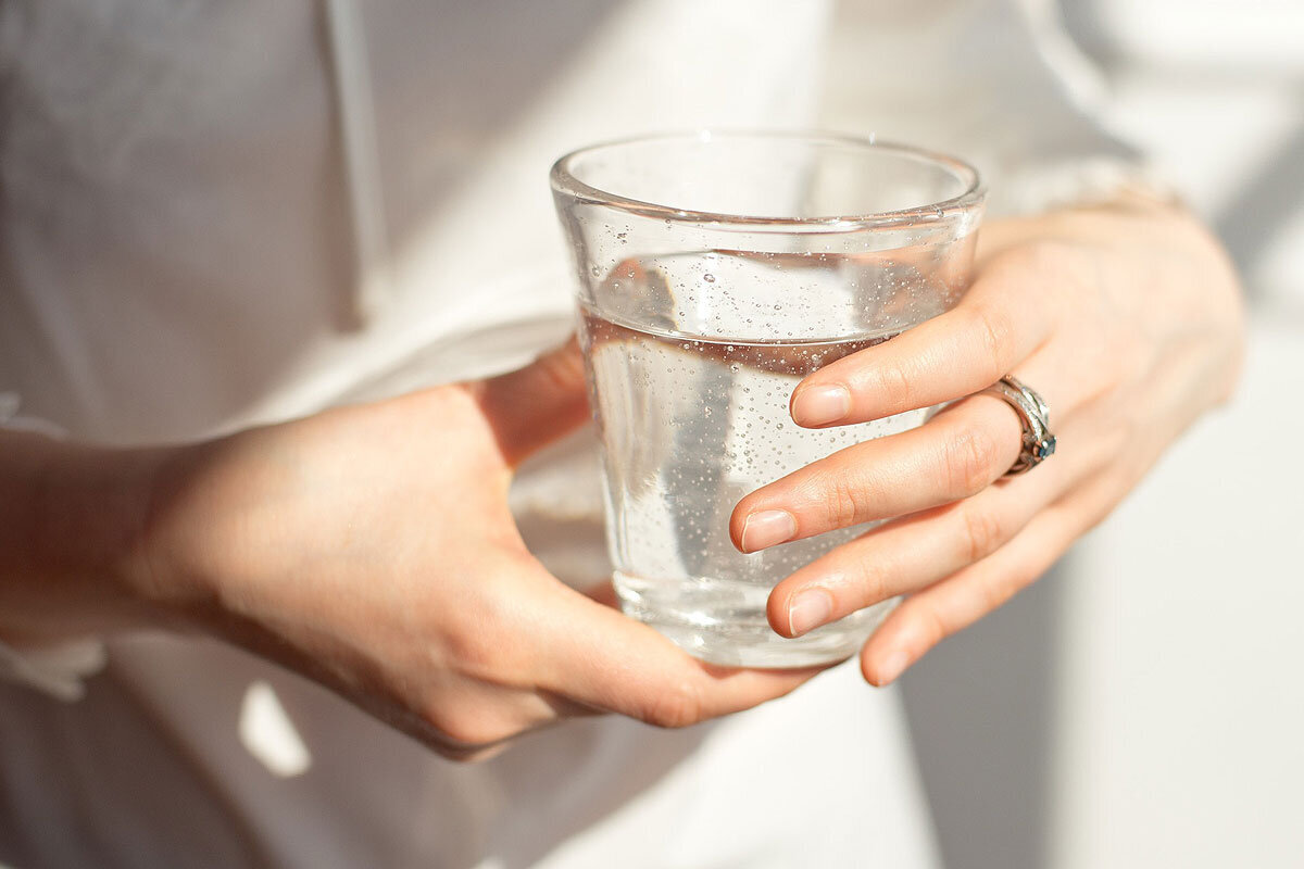 این ۶ علامت میگوید بدنتان آب میخواهد، حتی اگر تشنه نیستید