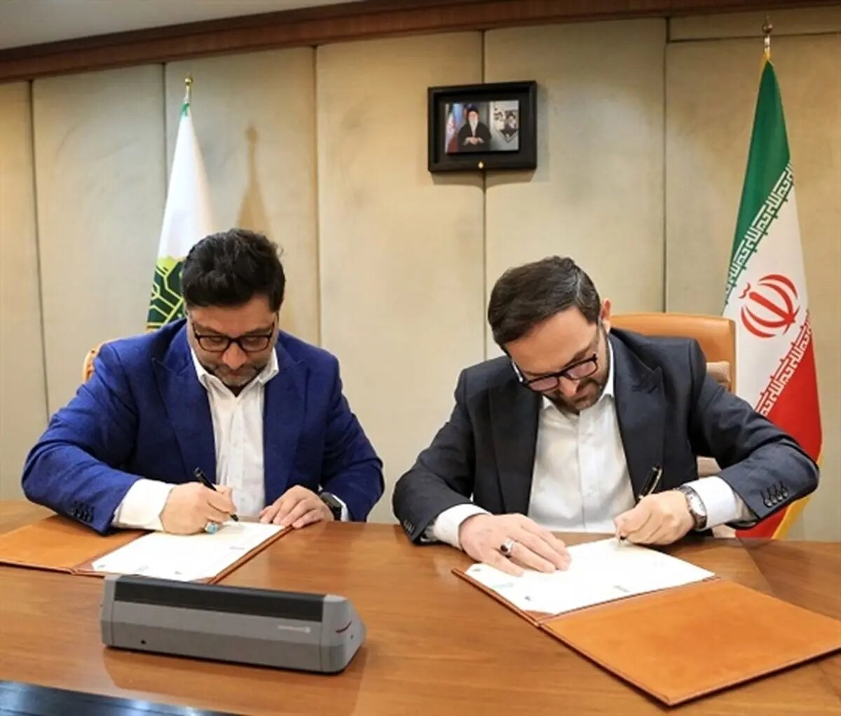 امضای تفاهمنامه همکاری بانک کشاورزی و انجمن صنایع خوراک دام برای تأمین مالی زنجیره تولید