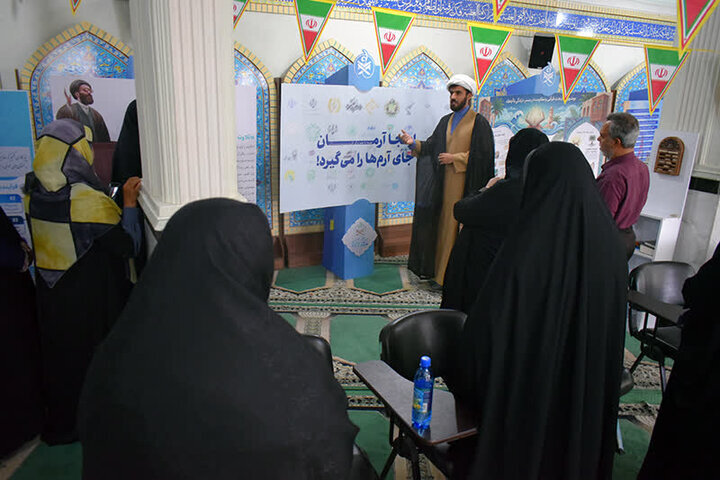 نمایشگاه «زندگی با آیهها» در بوشهر برگزار شد