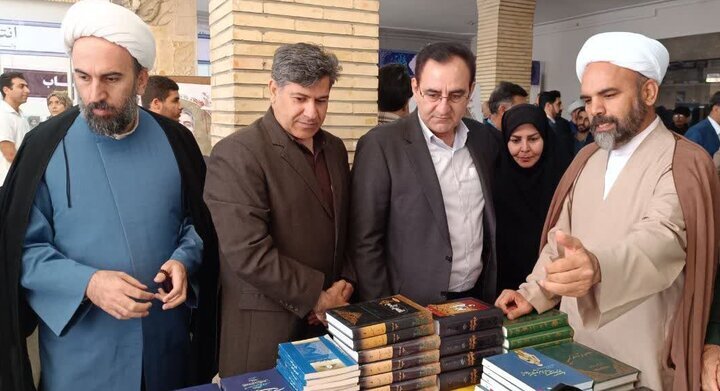 نمایشگاه علوم قرآنی و عترت در ایلام گشایش یافت