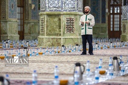 افطار در حرم مطهر رضوی