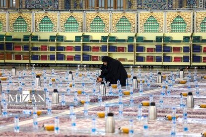 افطار در حرم مطهر رضوی