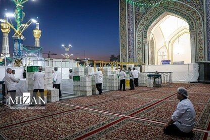 افطار در حرم مطهر رضوی