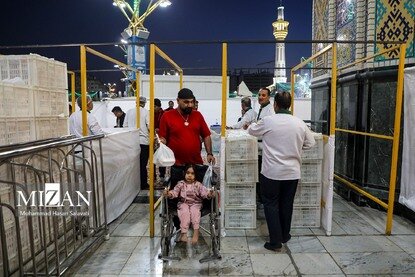 افطار در حرم مطهر رضوی